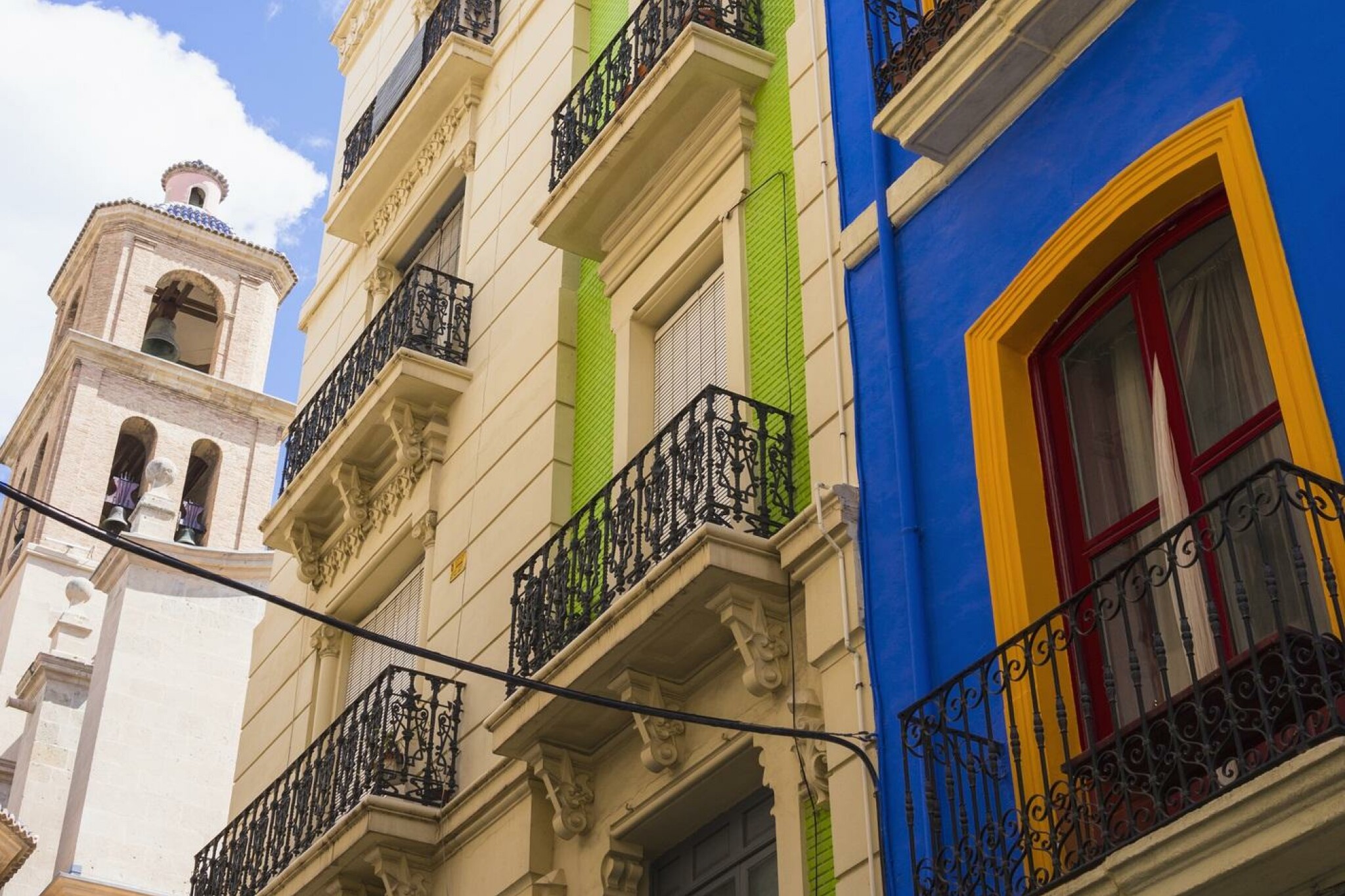 Jak szukać atrakcyjnych i tanich ofert nieruchomości w Hiszpanii?