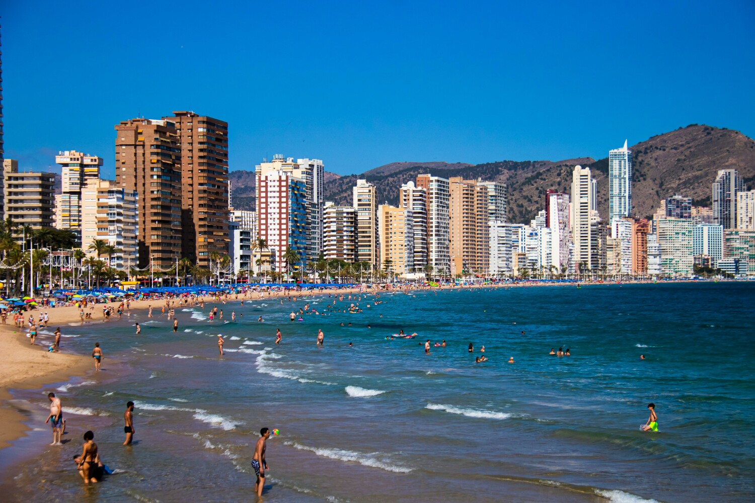 Kupno nieruchomości na Costa Blanca w Alicante w Hiszpanii w 2025 r.: Jakość życia i bezpieczna inwestycja